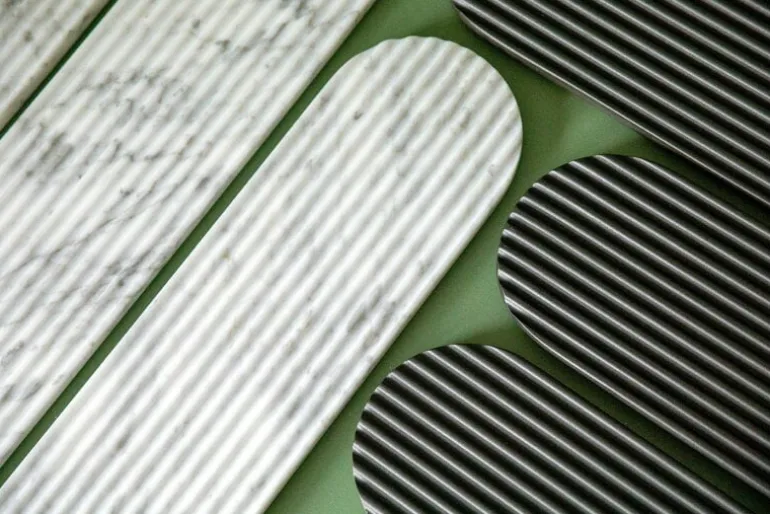 Northern Podium board, 65 cm, mixed white marble