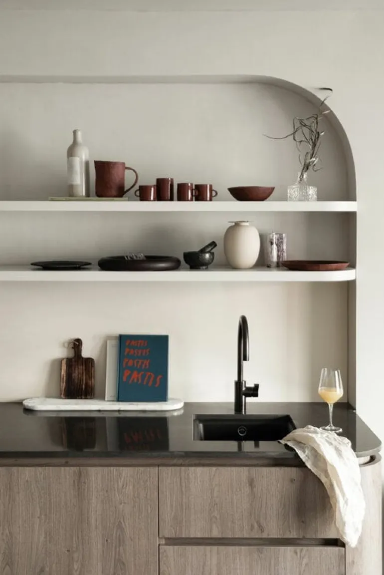 Northern Podium board, 65 cm, mixed white marble