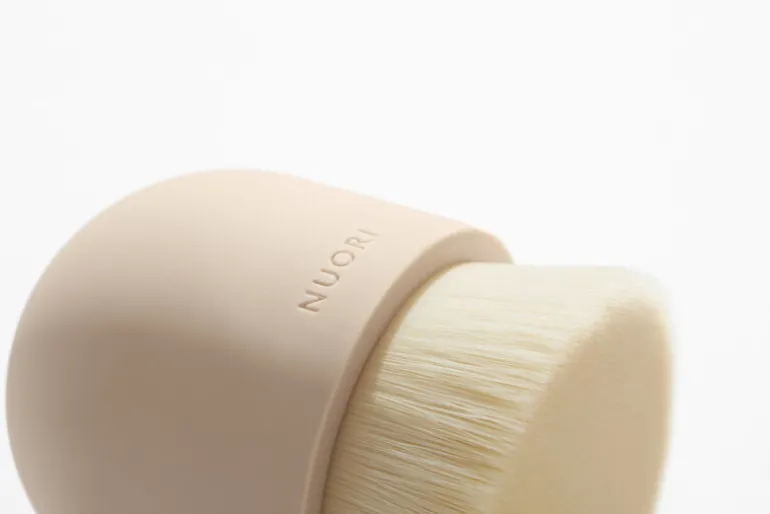Nuori Caressing facial brush, rose