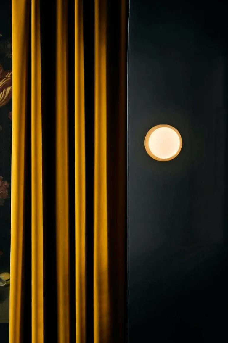 Nuura Liila 1 wall/ceiling lamp, medium, gold - opal