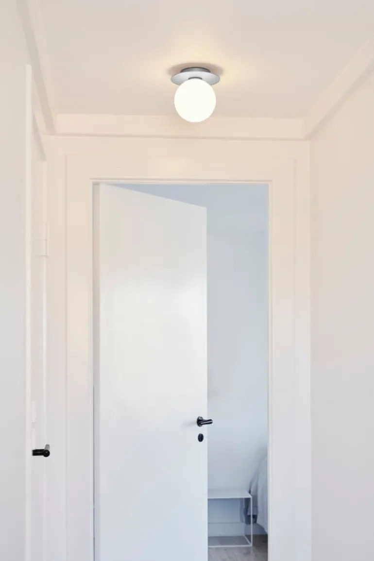 Nuura Liila 1 wall/ceiling lamp, medium, silver - opal