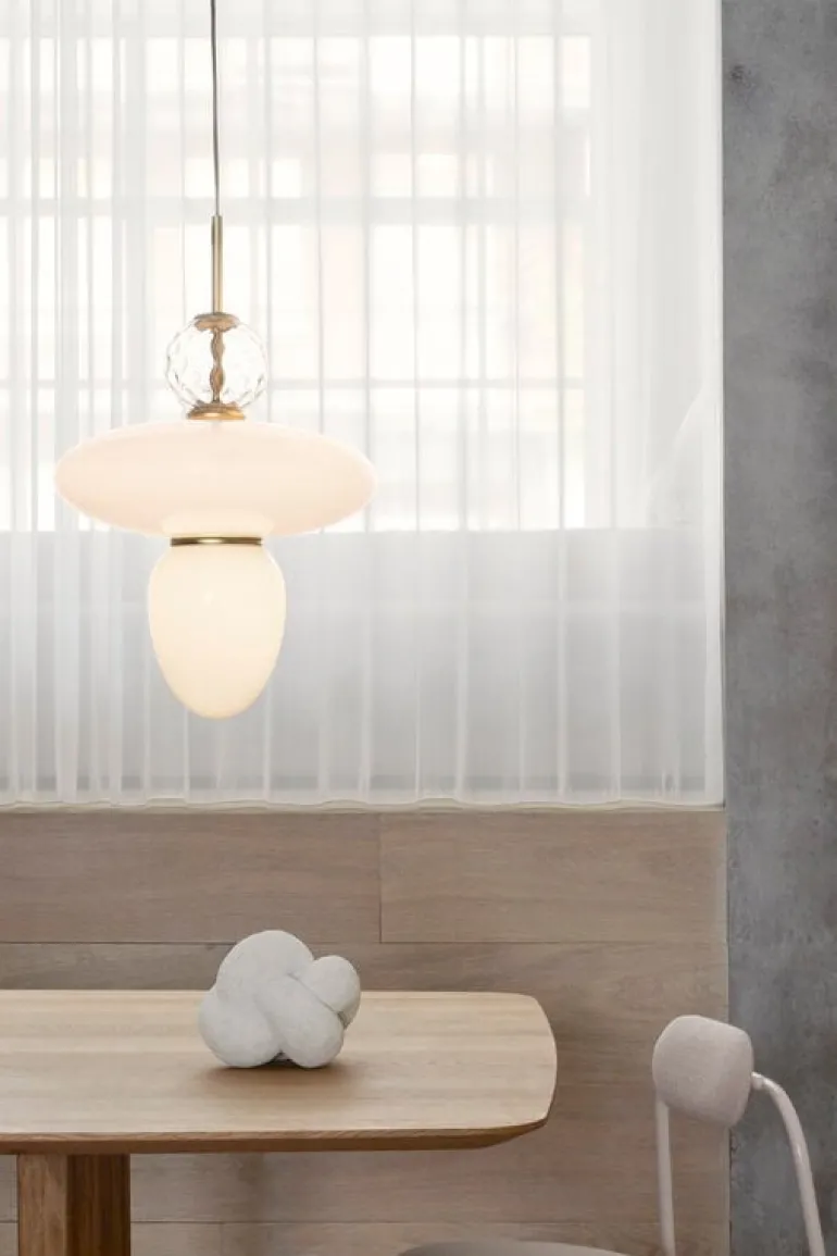 Nuura Rizzatto 43 pendant, brass - opal white