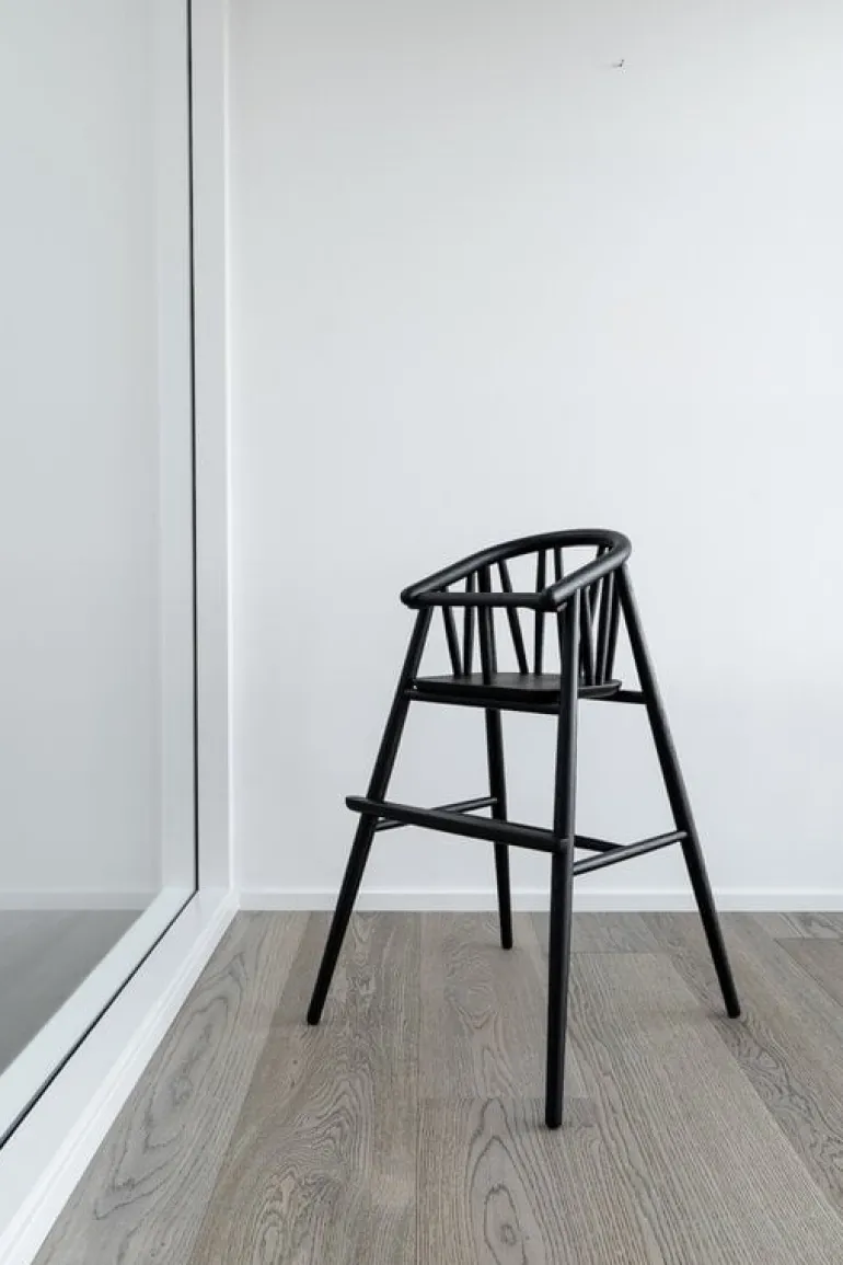 Oaklings Saga high chair, black stained oak