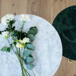 OX Denmarq Mini O table, brass - white Carrara