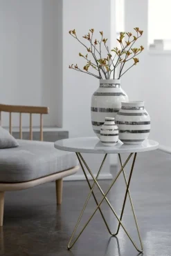 OX Denmarq Mini O table, brass - white Carrara