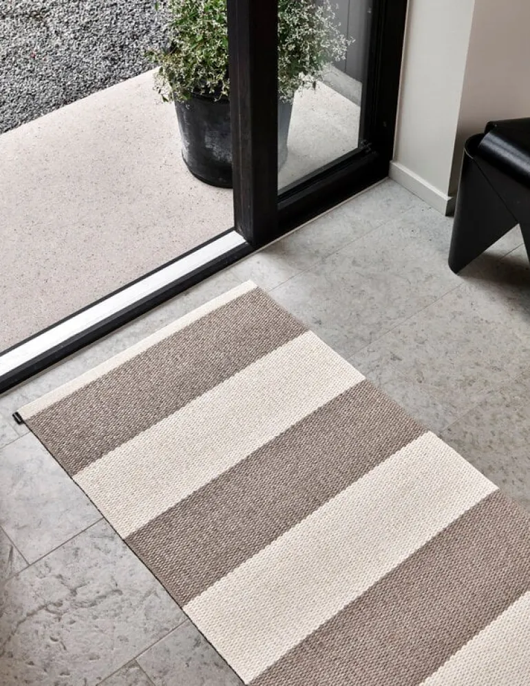 Pappelina Bob rug, 70 x 150 cm, mud - vanilla