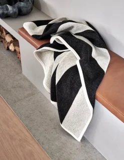 Pappelina Bob rug, 70 x 150 cm, black - vanilla