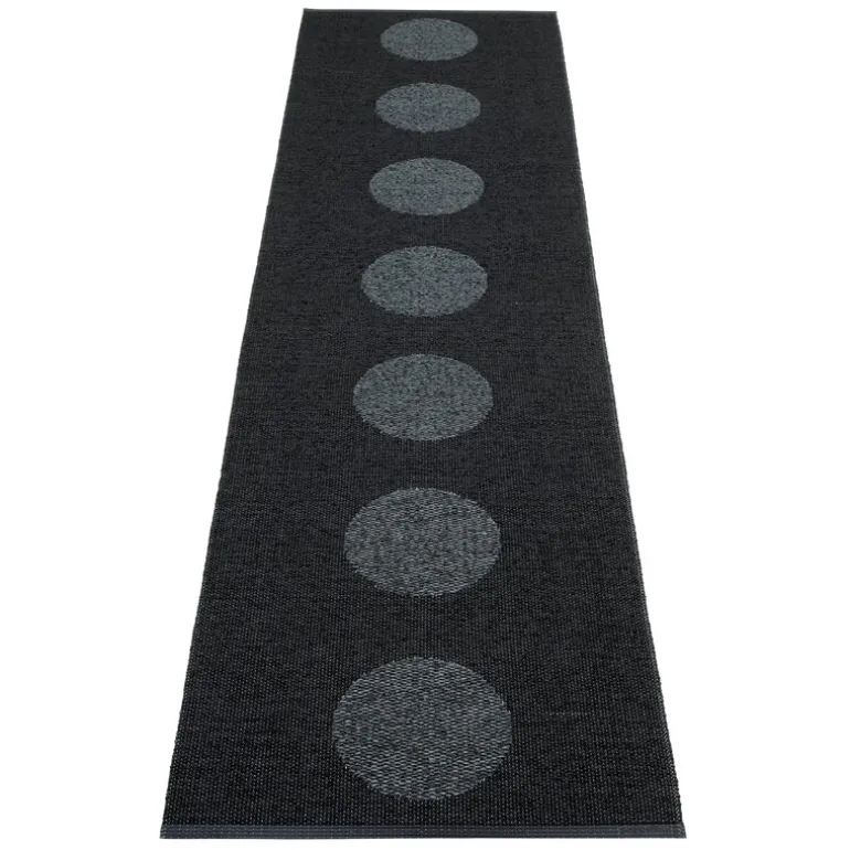 Pappelina Vera 2.0 rug, 70 x 280 cm, black - black metallic