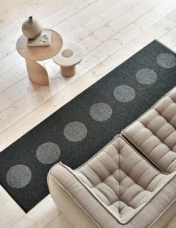 Pappelina Vera 2.0 rug, 70 x 280 cm, black - black metallic