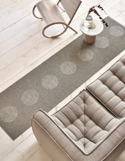 Pappelina Vera 2.0 rug, 70 x 280 cm, dark linen - linen metallic