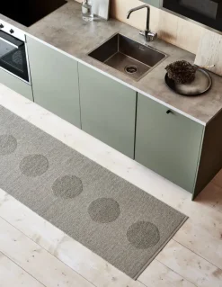 Pappelina Vera 2.0 rug, 70 x 280 cm, dark linen - linen metallic