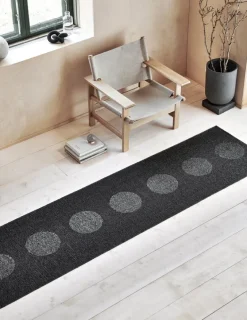 Pappelina Vera 2.0 rug, 70 x 200 cm, black - black metallic