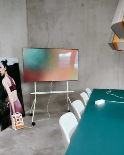 Pedestal Moon Pro TV stand, pearl