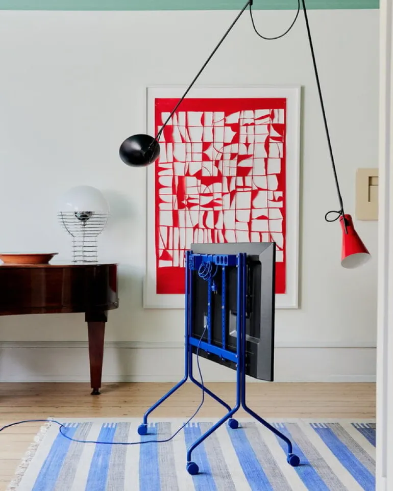 Pedestal Moon Rollin' TV stand, ultra marine