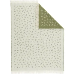 Pidät Pine needles throw, snow