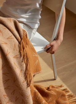 Pidät Pine needles throw, trail