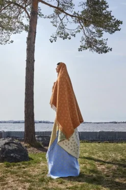 Pidät Pine needles throw, trail