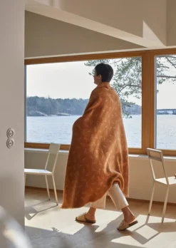 Pidät Pine needles throw, trail