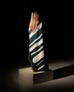 Raawii Brush blanket, green - porcelain