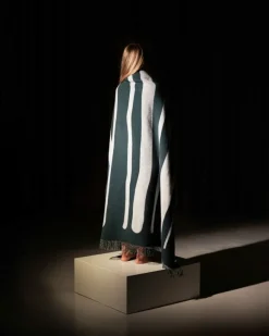 Raawii Brush blanket, green - porcelain