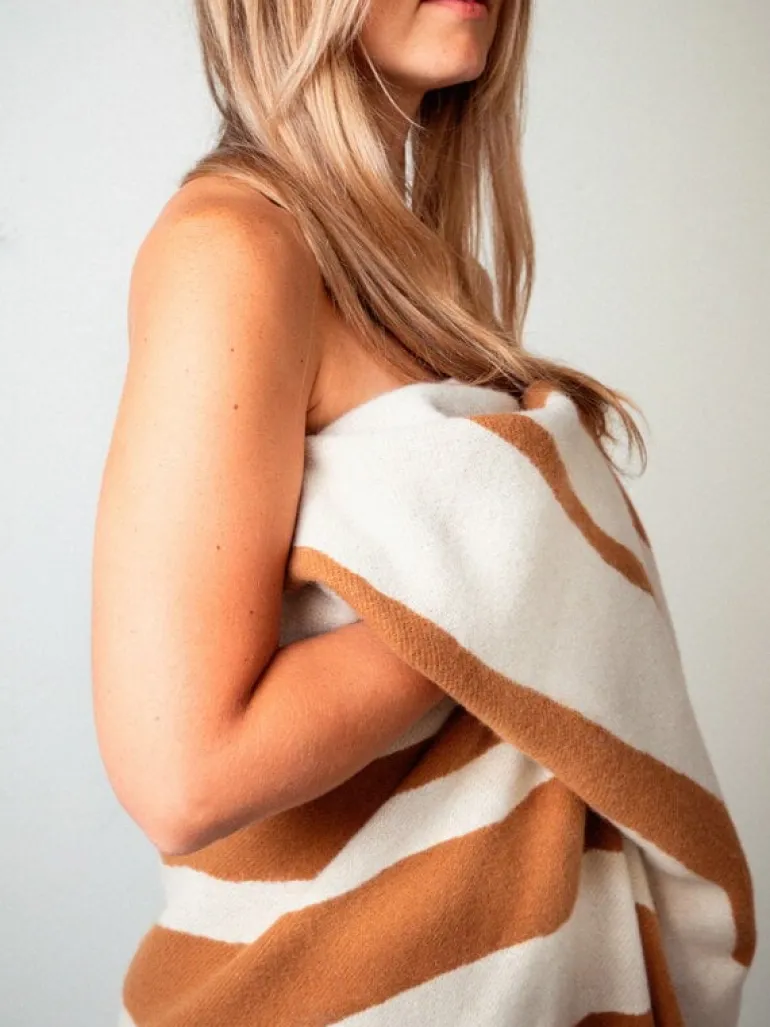 Raawii Brush blanket, tan - milk
