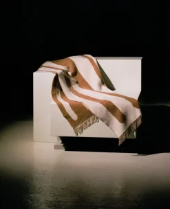 Raawii Brush blanket, tan - milk