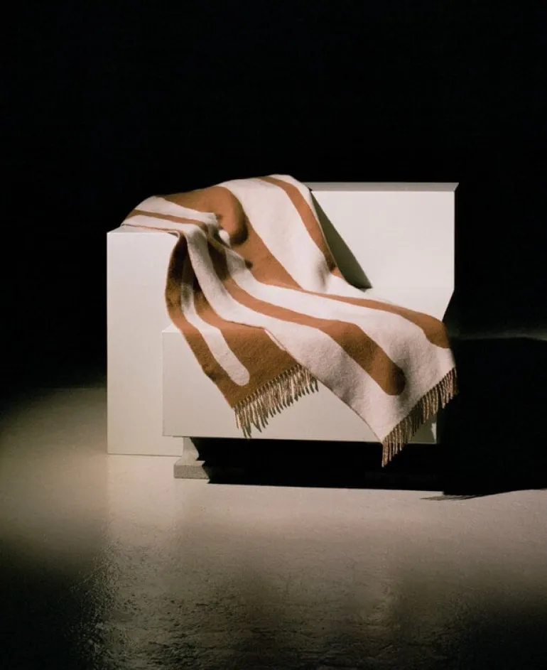 Raawii Brush blanket, tan - milk