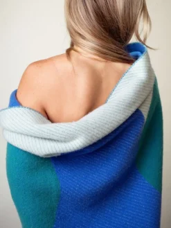 Raawii Teenagers from Mars blanket, white - blue - leaf