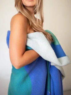 Raawii Teenagers from Mars blanket, white - blue - leaf