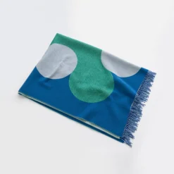 Raawii Teenagers from Mars blanket, white - blue - leaf