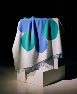 Raawii Teenagers from Mars blanket, white - blue - leaf