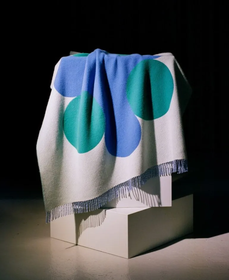 Raawii Teenagers from Mars blanket, white - blue - leaf