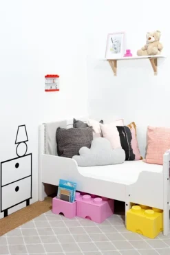 Room Copenhagen Lego Minifigure Display Case 8, red