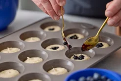 Rosti Margrethe mixing bowl 3 L, electric blue