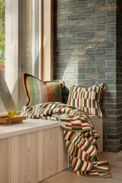 Røros Tweed Ida throw, 135 x 200 cm, olive burgundy