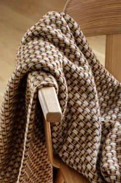 Røros Tweed Isak throw, 150 x 210 cm, chestnut