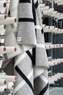 Røros Tweed Knut throw, 135 x 200 cm, dove grey