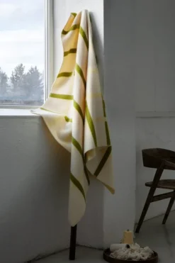 Røros Tweed Knut throw, 135 x 200 cm, lime