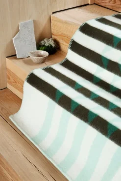 Røros Tweed Kvam throw, 135 x 200 cm, green