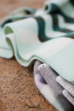 Røros Tweed Kvam throw, 135 x 200 cm, green