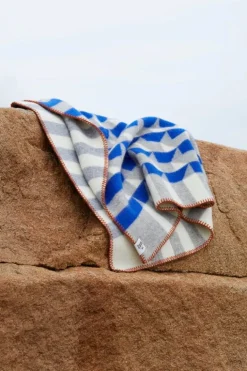 Røros Tweed Kvam throw, 100 x 135 cm, blue