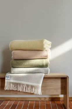 Røros Tweed Mello throw, 150 x 210 cm, warm grey