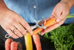 Rösle Vegetable peeler vertical, 17 x 5.5 cm, steel