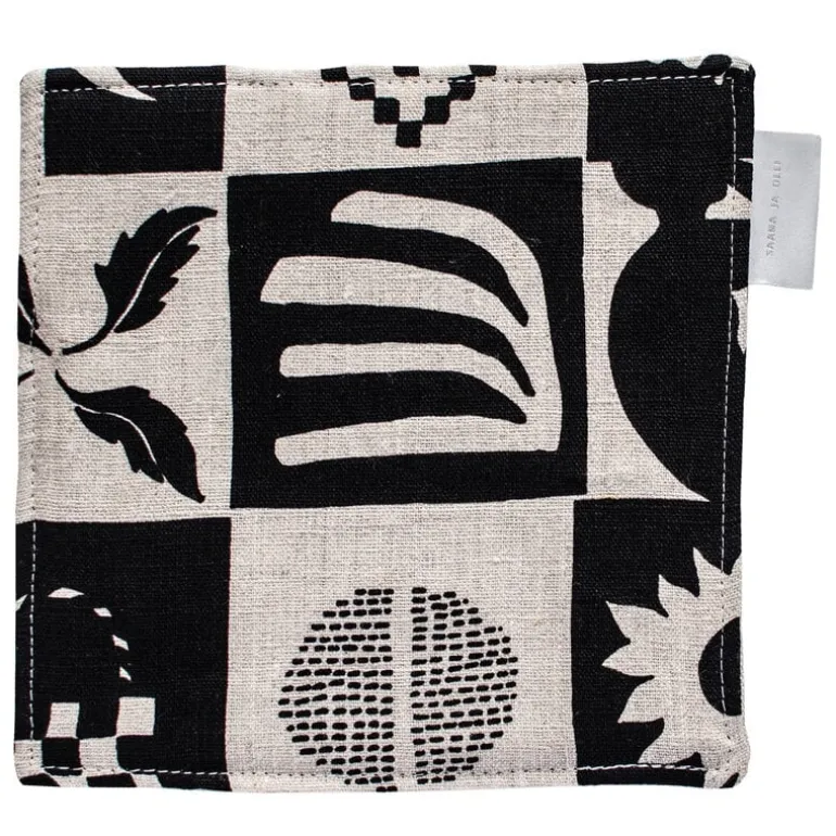 Saana ja Olli Kaukana kotoa pot holder/trivet, beige - black