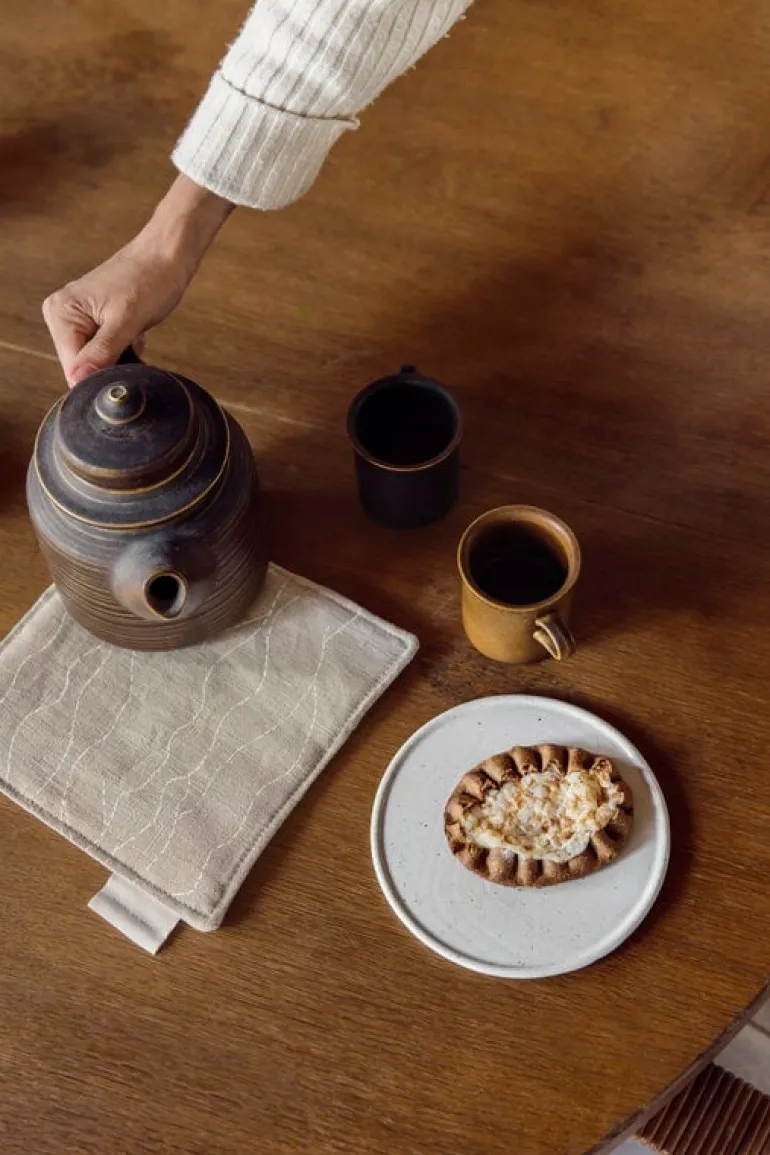 Saana ja Olli Rakkauden meri pot holder, beige - white