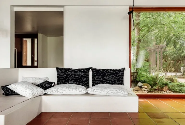 Saana ja Olli Rakkauden meri cushion cover, 40 x 60 cm, black - white