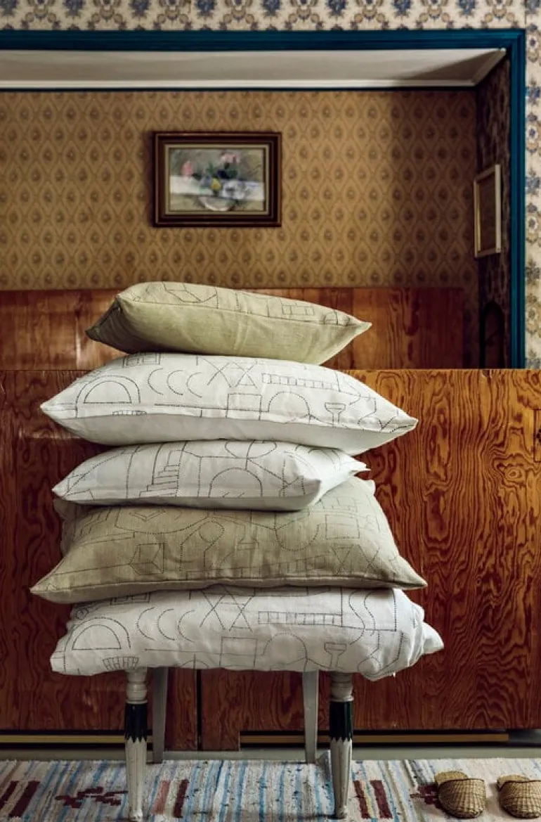 Saana ja Olli Unien talo cushion cover, 40 x 60 cm, beige - black