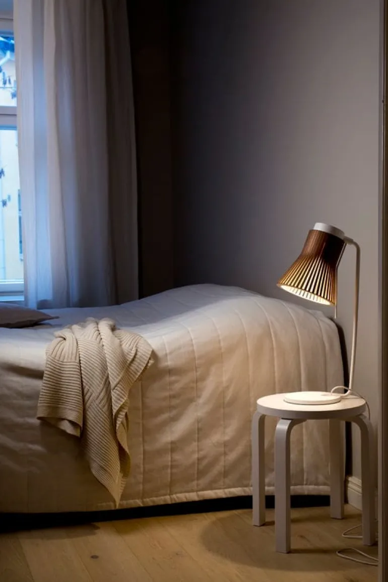 Secto Design Petite 4620 table lamp, walnut