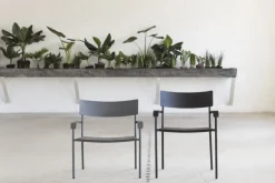 Serax August chair with armrests, wide, green