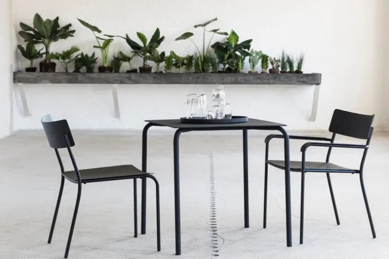 Serax August table, black